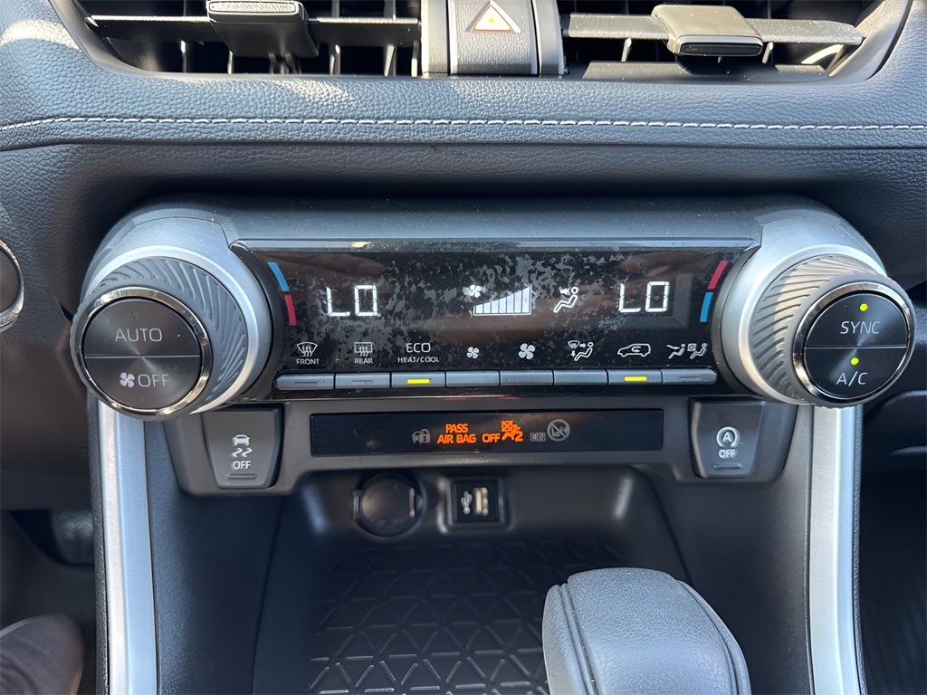 2025 Toyota RAV4 XLE photo 19