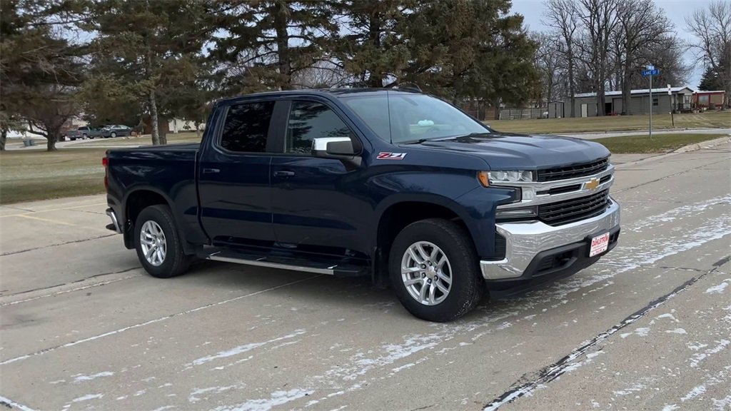 Used 2020 Chevrolet Silverado 1500 LT with VIN 3GCUYDED8LG425883 for sale in Oslo, Minnesota