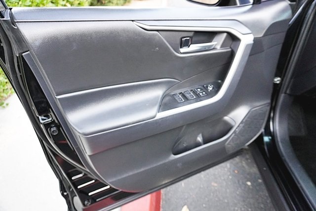 Used 2024  Toyota XLE image 21