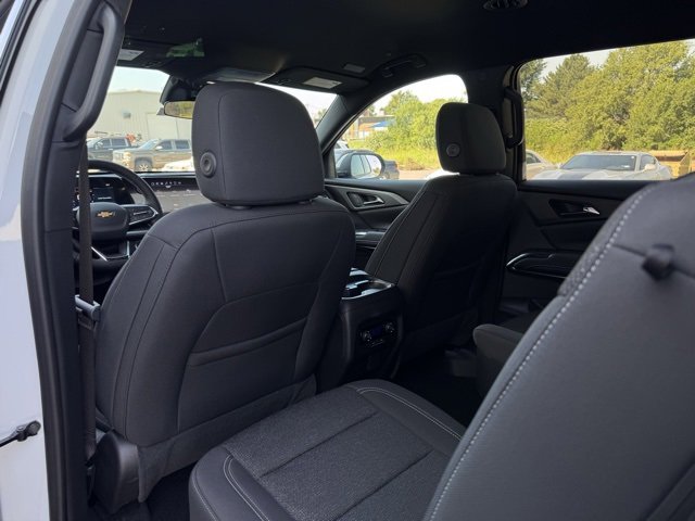 2025 Chevrolet Traverse photo 4