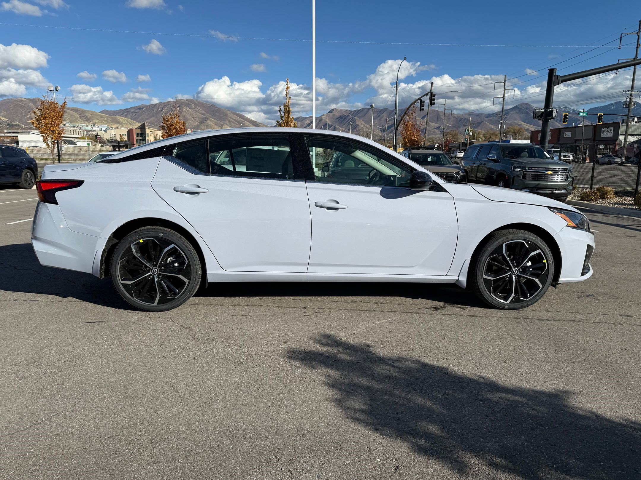 2025 Nissan Altima SR photo 2