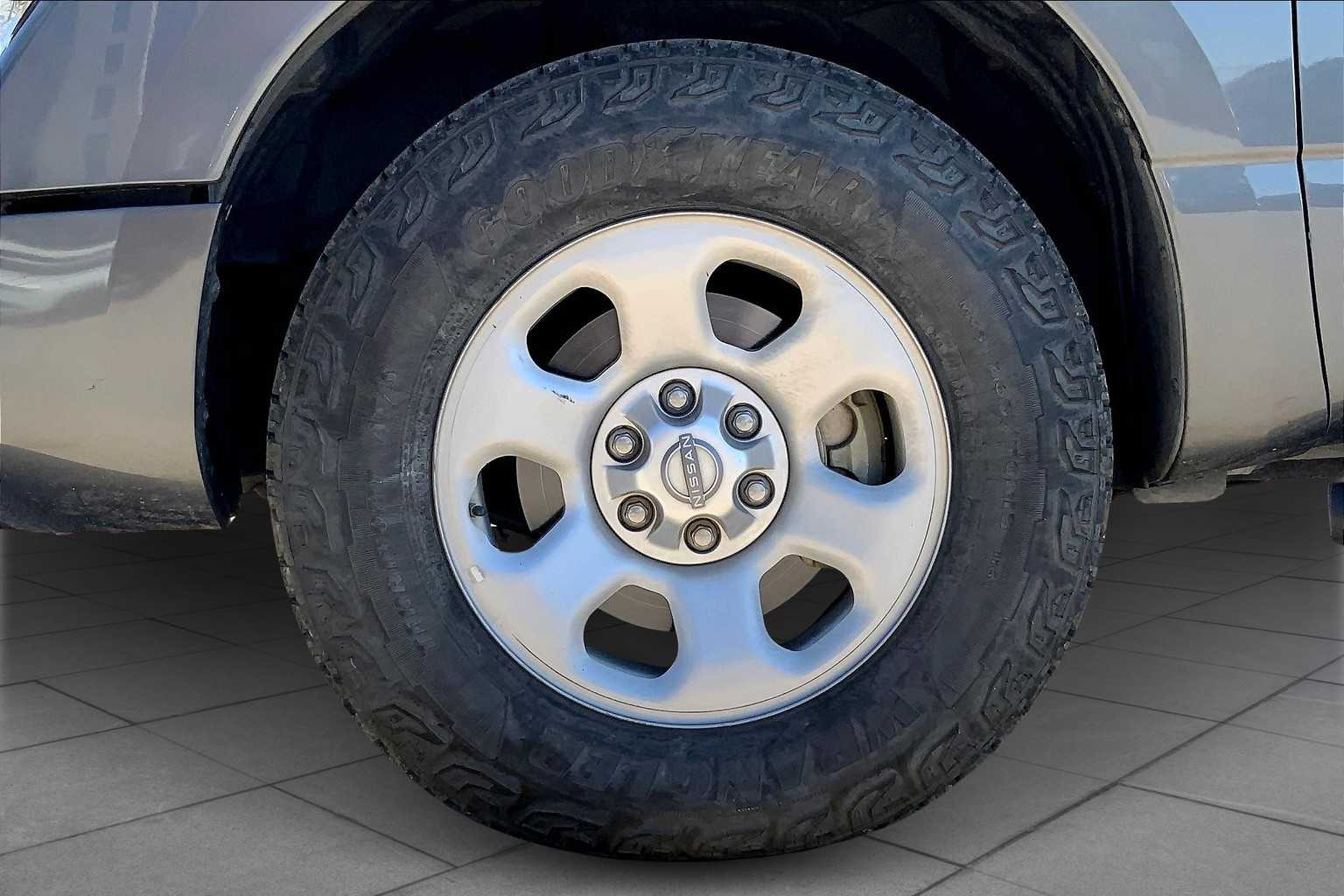 2023 Nissan Titan S Crew Cab photo 10