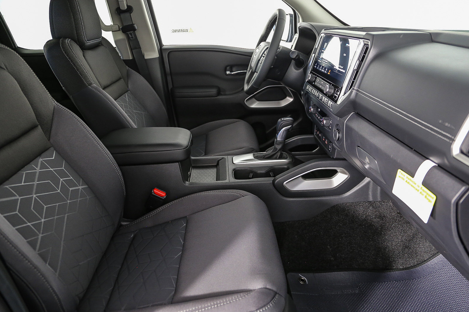 2025 Nissan Frontier SV photo 18