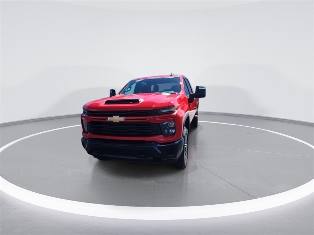 2025 Chevrolet Silverado 2500HD Custom photo 3