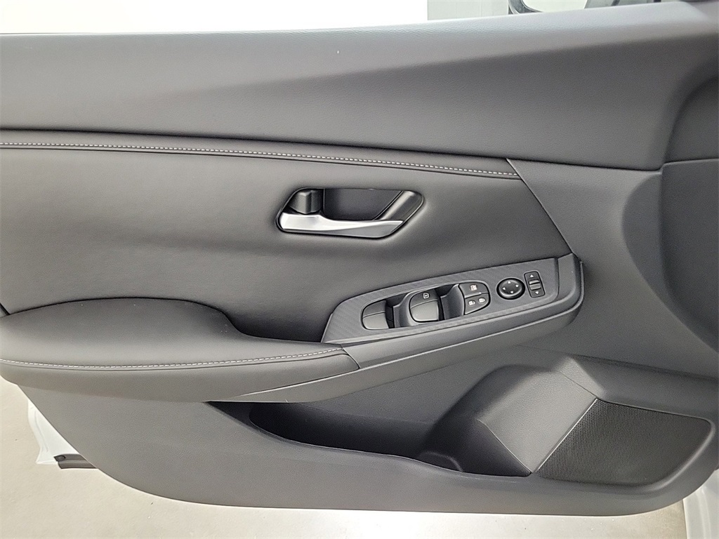 2025 Nissan Sentra SV photo 18