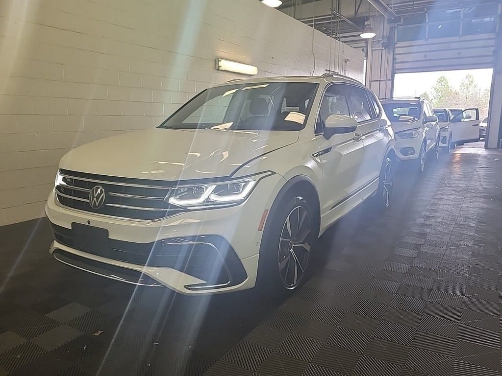 2024 Volkswagen Tiguan SEL R-Line Black photo 4
