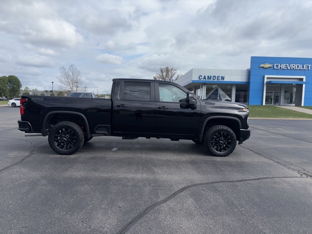 2025 Chevrolet Silverado 2500HD LT photo 4