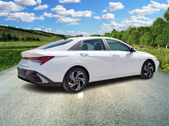 2024 Hyundai Elantra SEL Convenience photo 4
