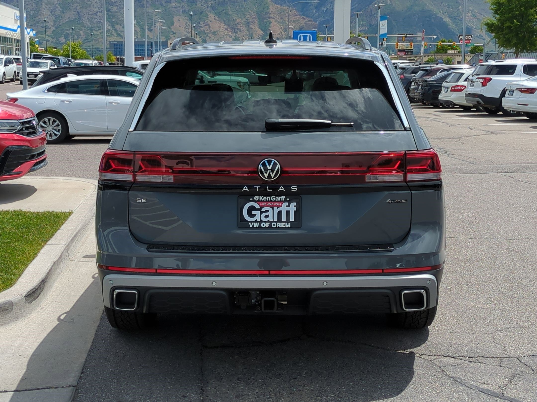 2025 Volkswagen Atlas Peak Edition SE photo 4