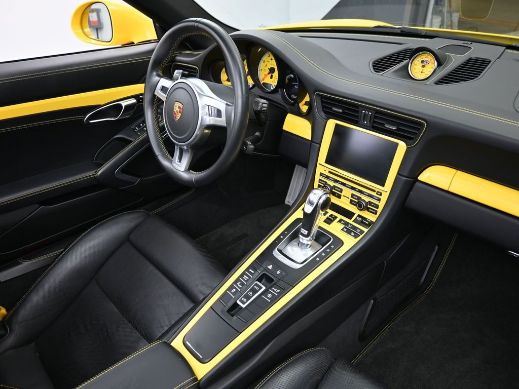 2016 Porsche 911 Turbo S photo 9