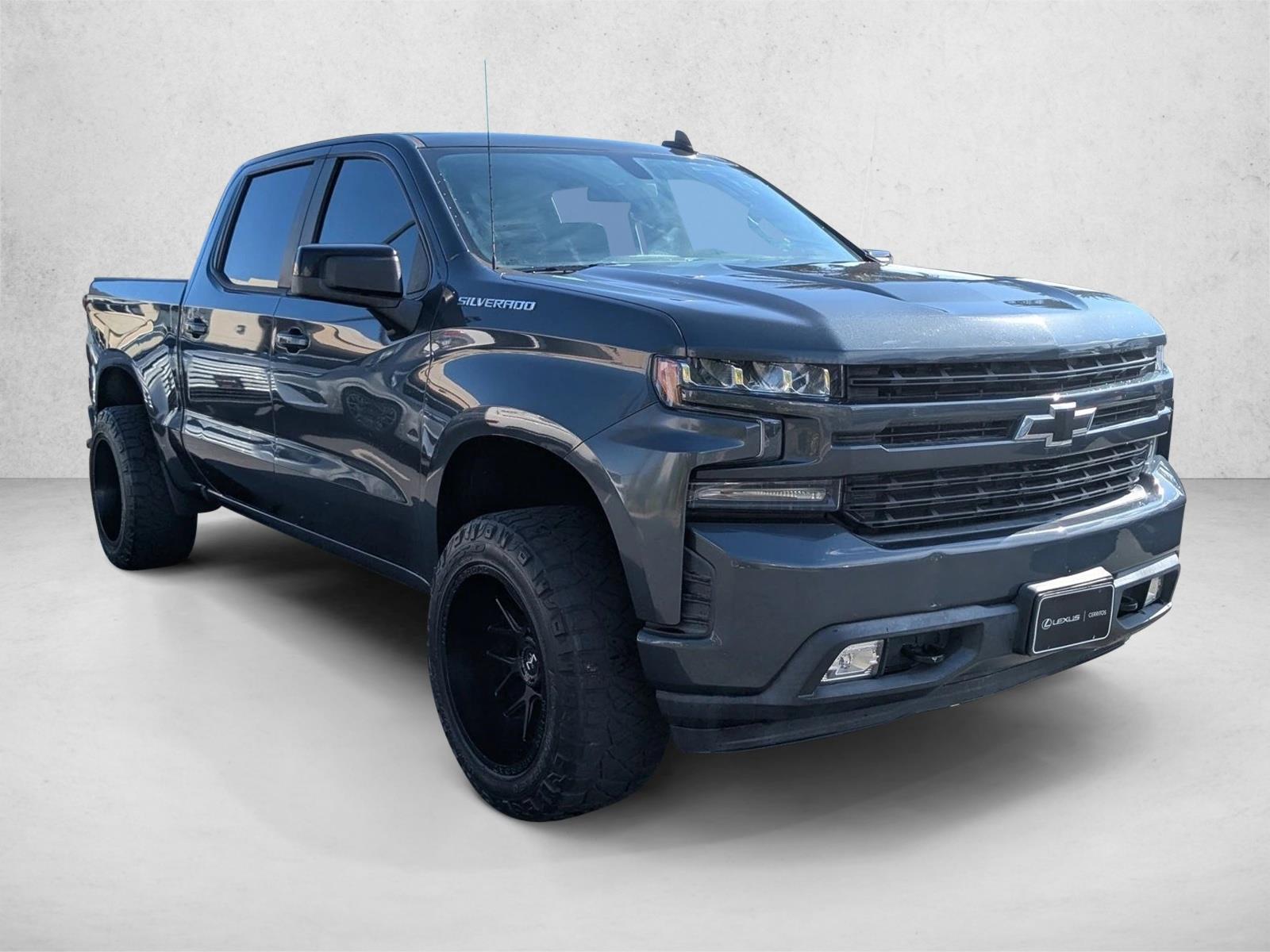 2019 Chevrolet Silverado RST photo 3
