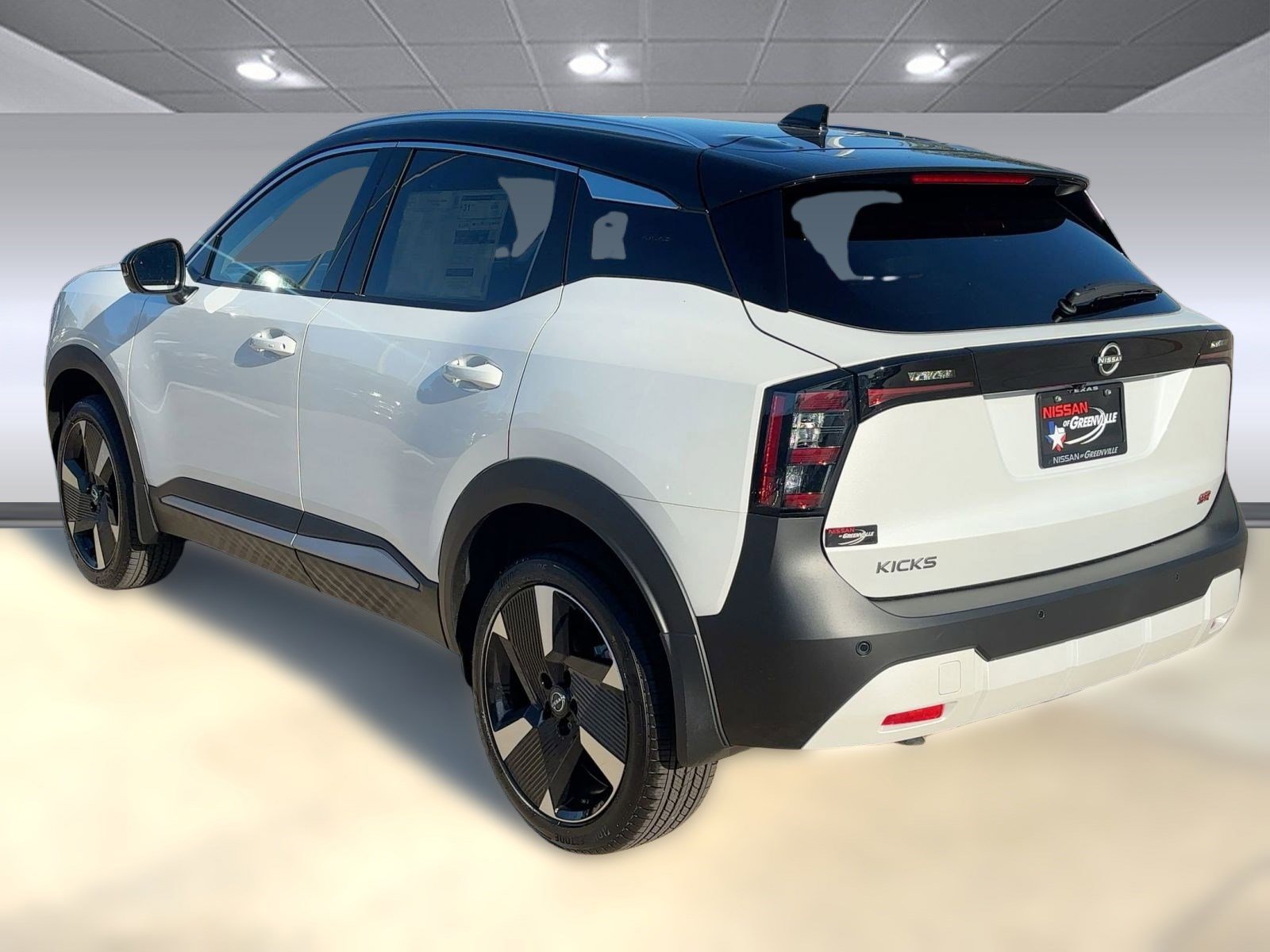 2026 Nissan Kicks SR photo 3