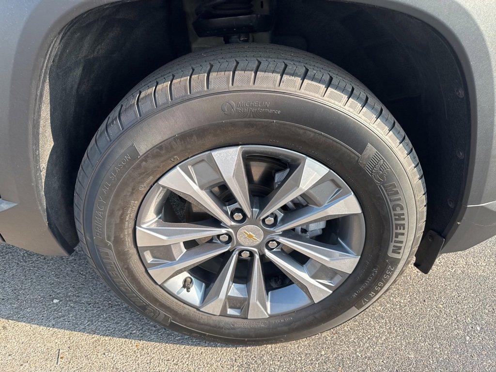 2025 Chevrolet Equinox LT photo 9