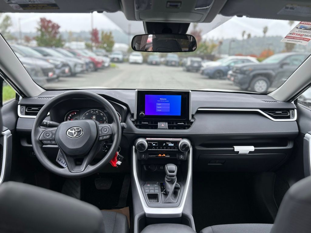 2025 Toyota RAV4 LE photo 4