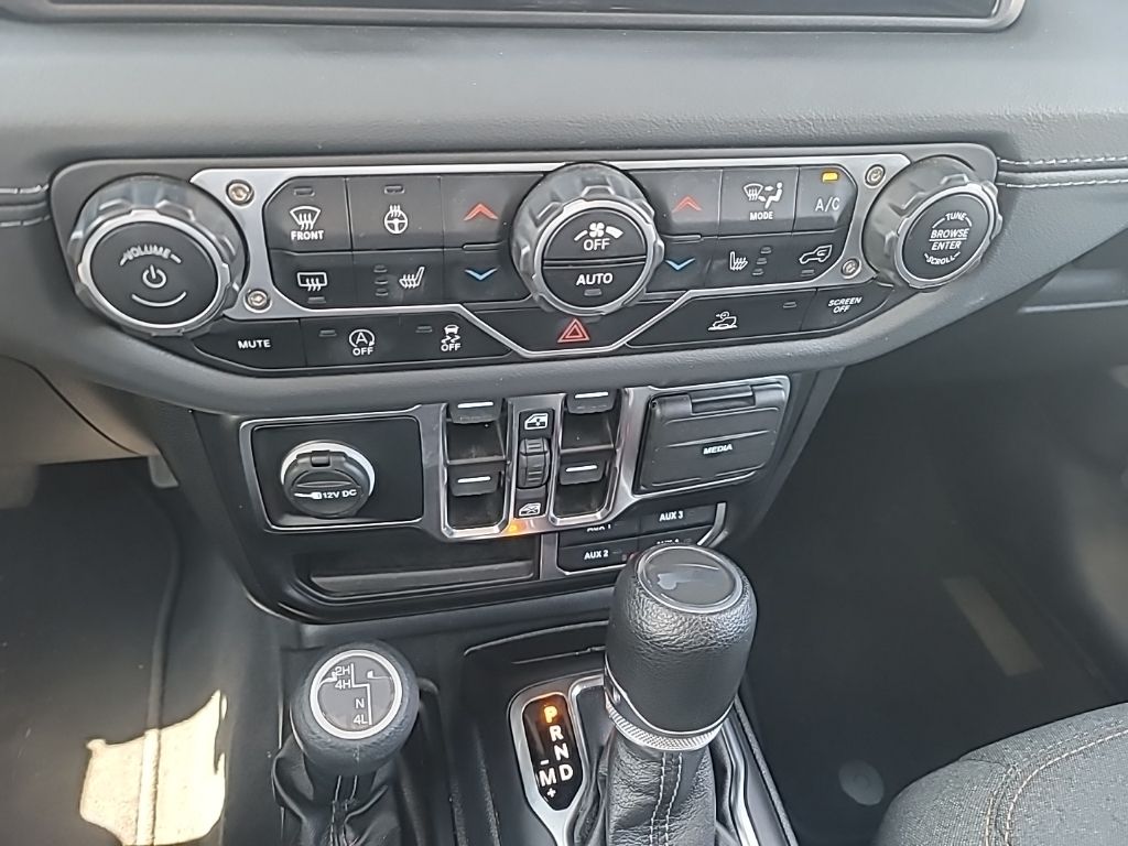 2024 Jeep Wrangler Sahara photo 8