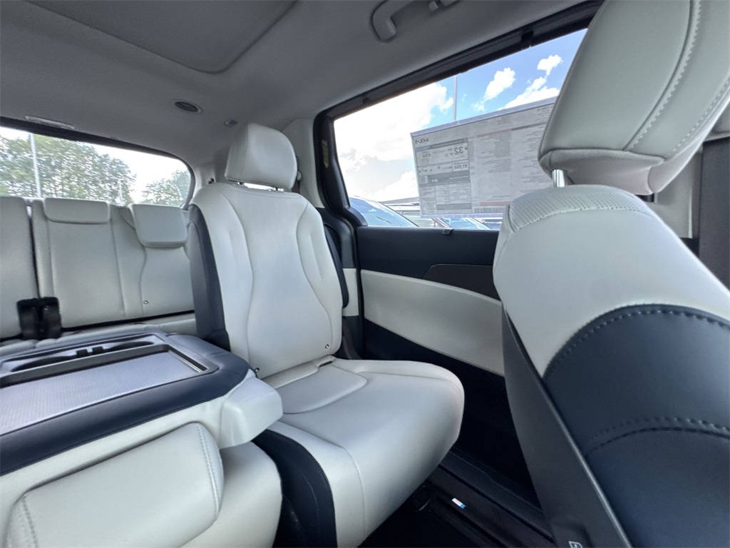2026 Kia Carnival SX photo 14