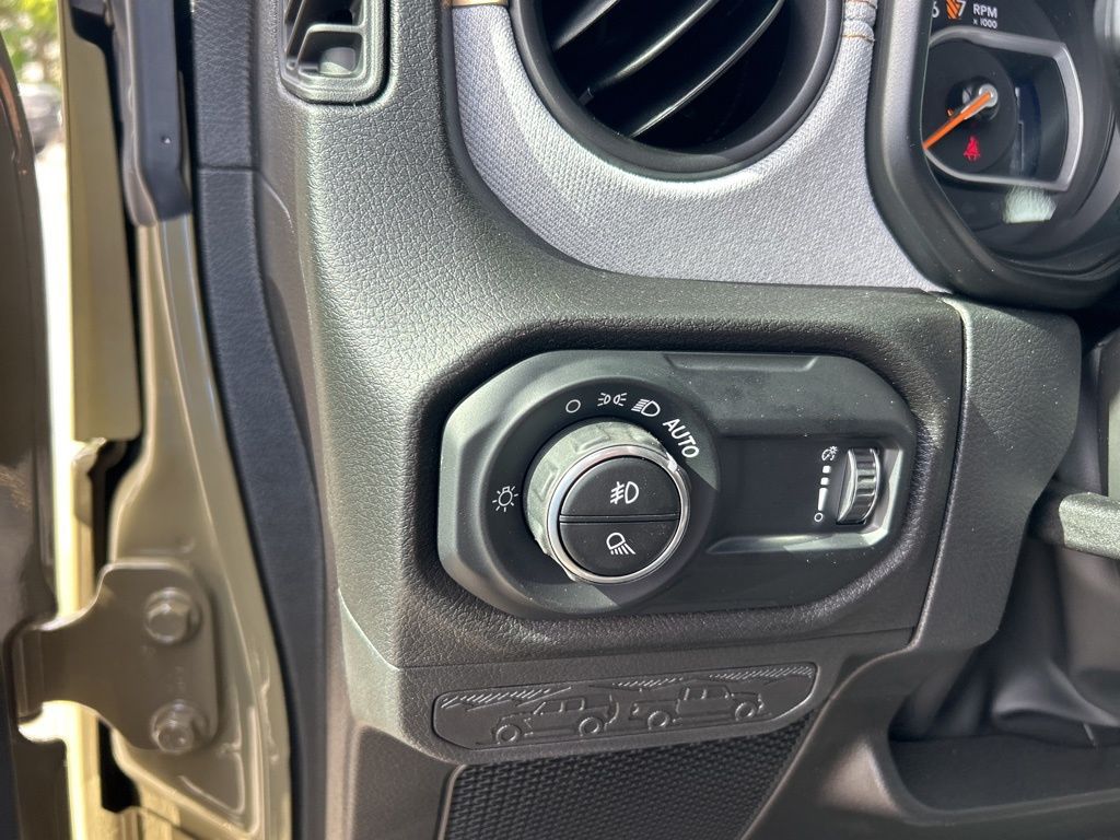2025 Jeep Gladiator Sport photo 31