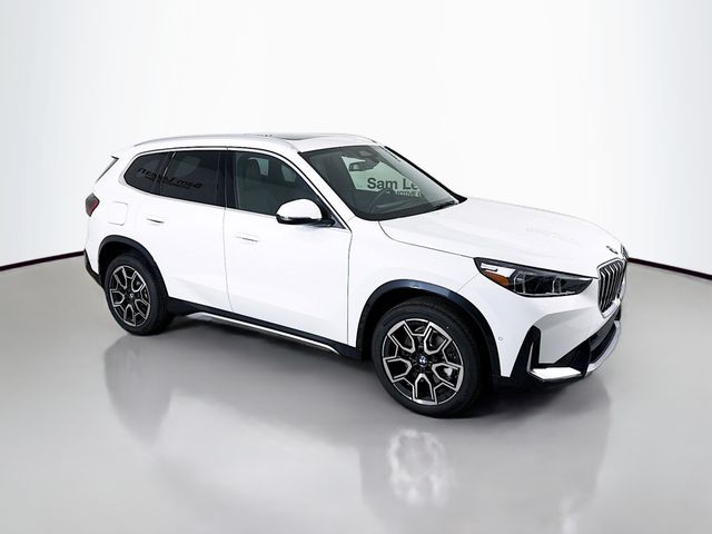 2026 BMW X1 28i's photo