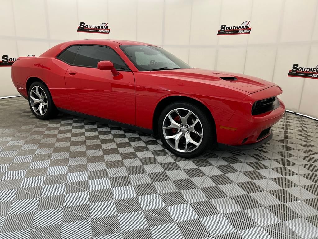 2015 Dodge Challenger SXT Plus photo 2