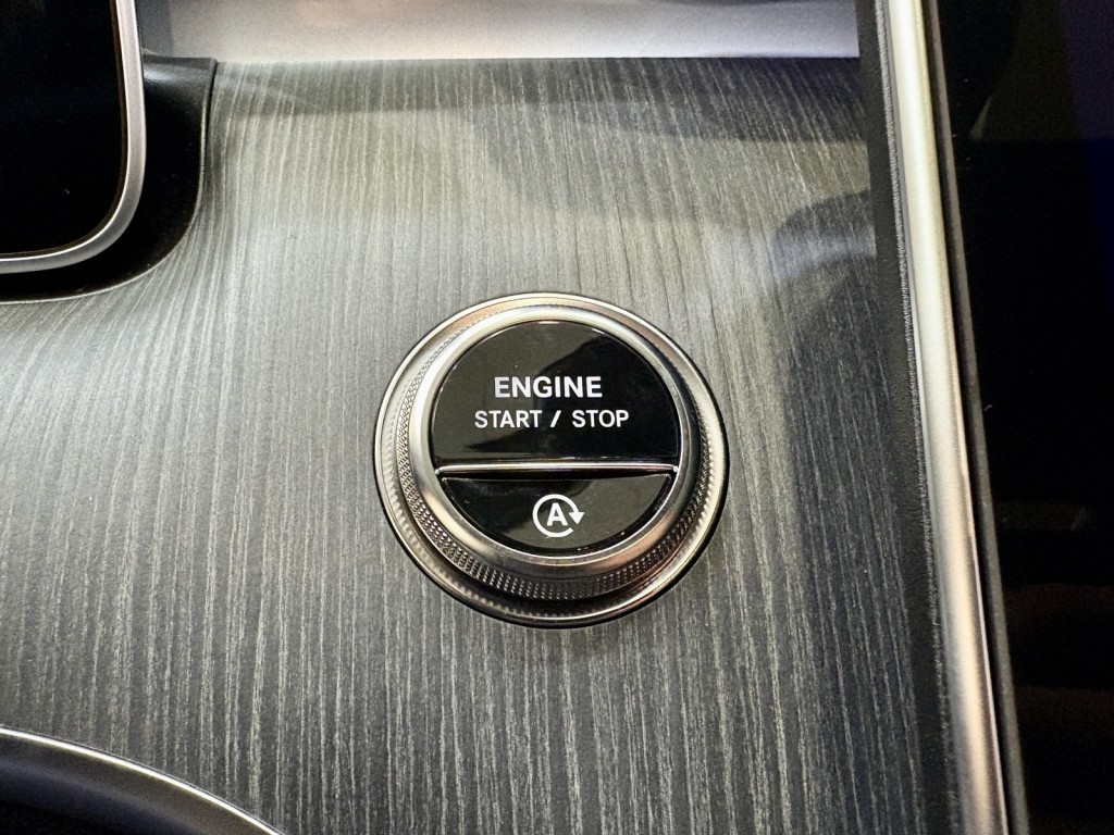 2025 Mercedes Benz C 300 photo 17