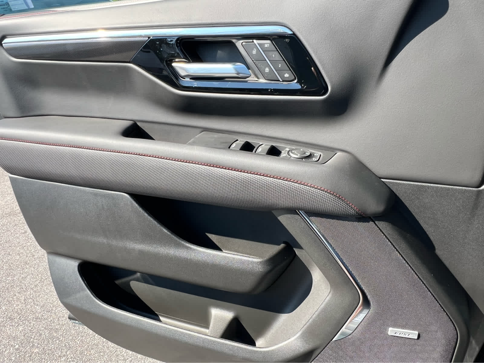2025 Chevrolet Tahoe RST photo 15