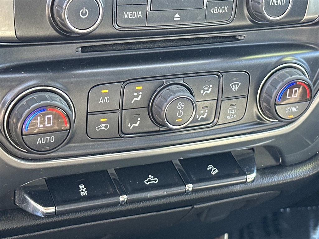 2017 Chevrolet Silverado 1500 LT photo 18