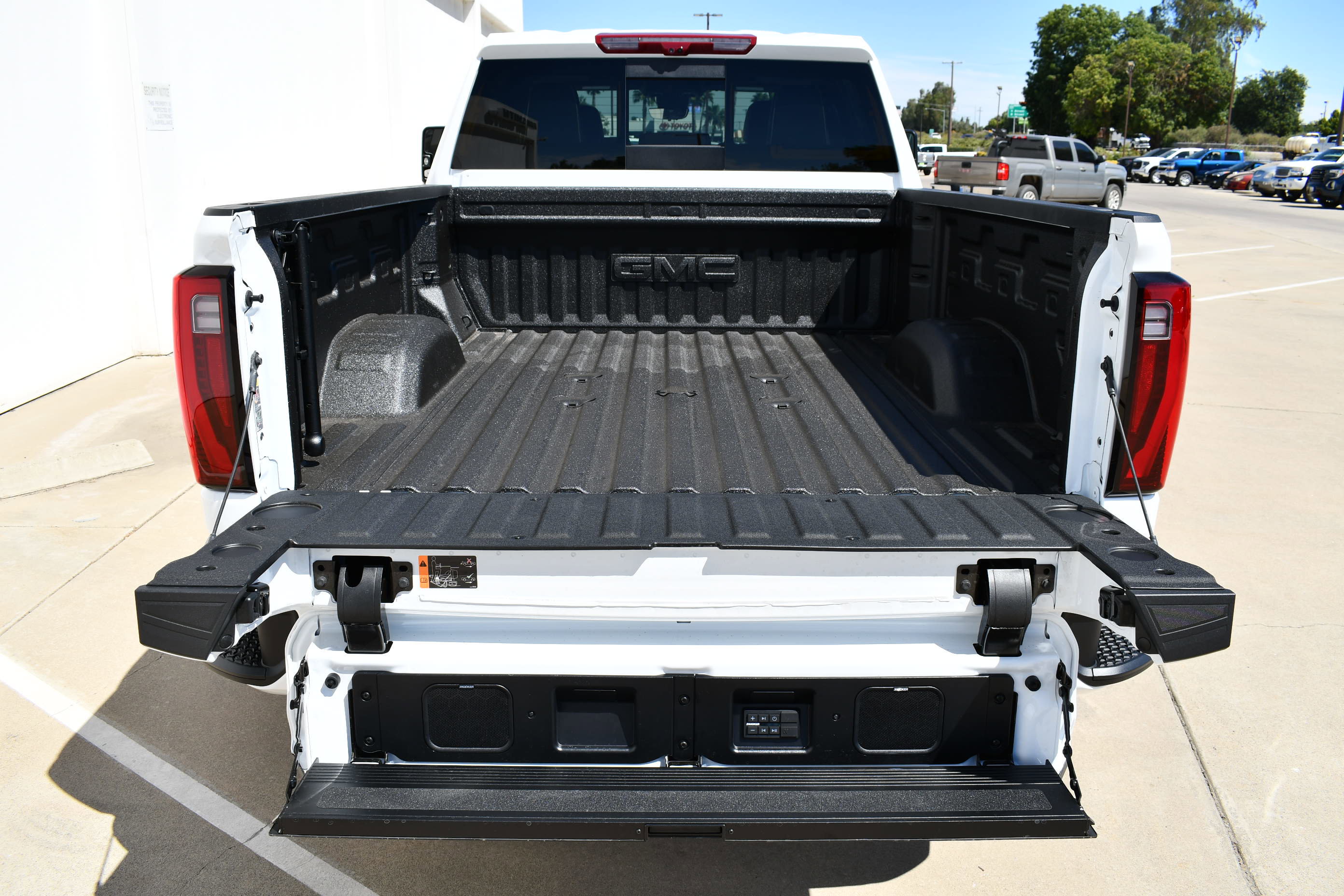 2025 Gmc Sierra 2500 HD Denali Ultimate photo 8