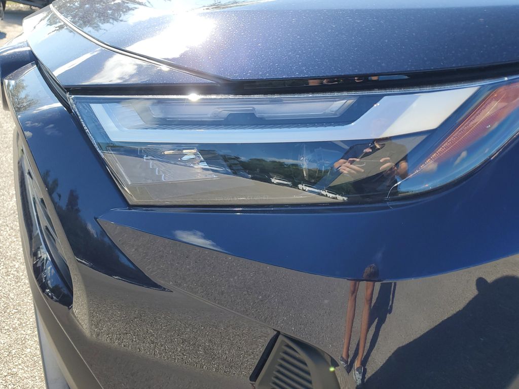 2025 Toyota RAV4 XLE photo 10