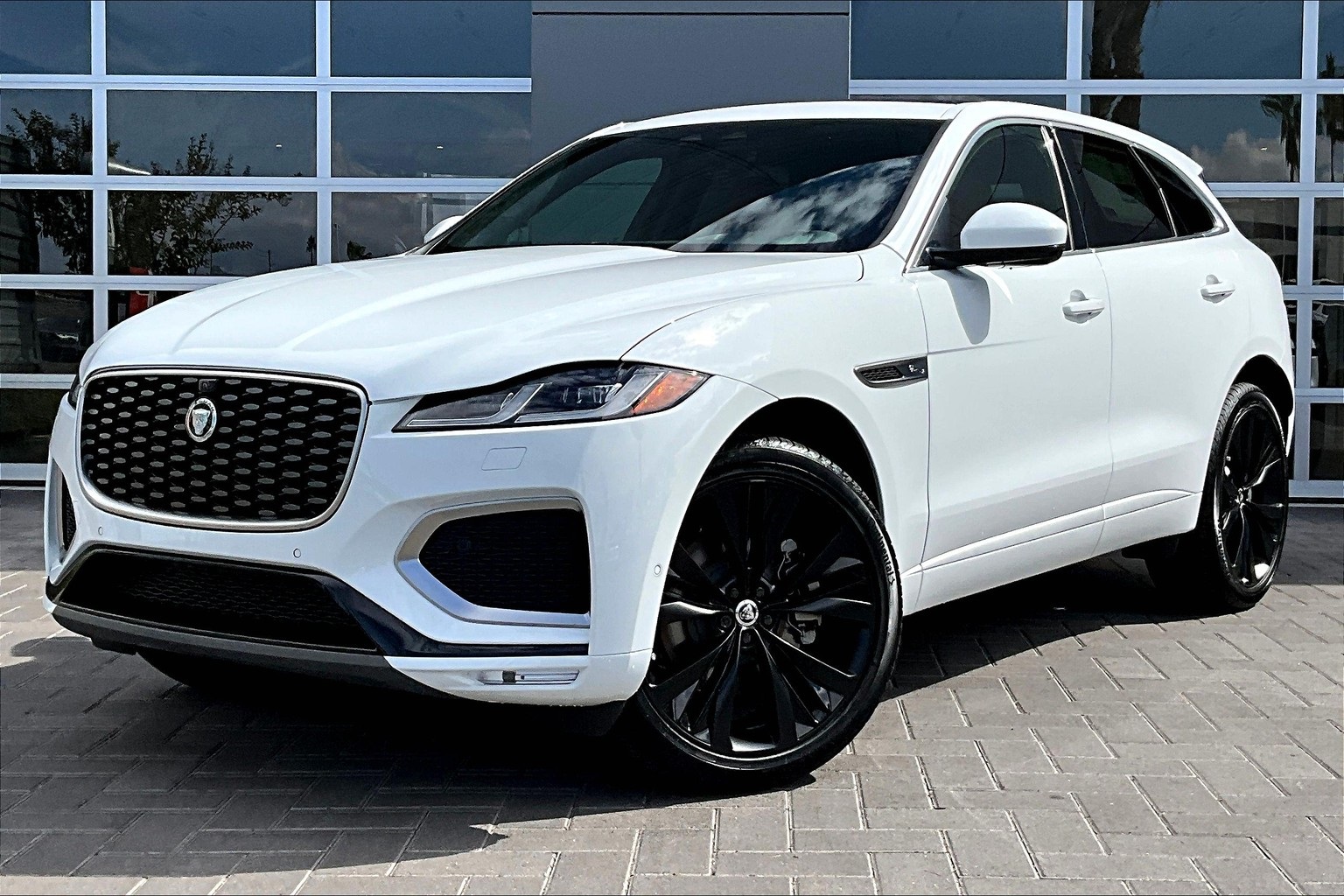 2026 Jaguar F-Pace R-Dynamic S's photo
