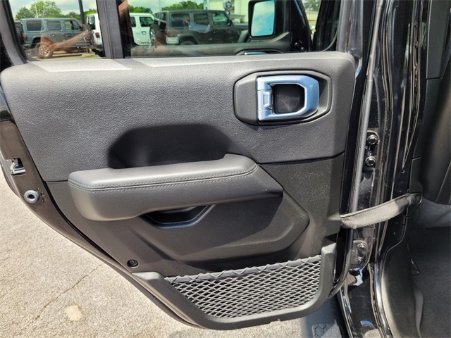2021 Jeep Wrangler Unlimited Sahara Altitude photo 24