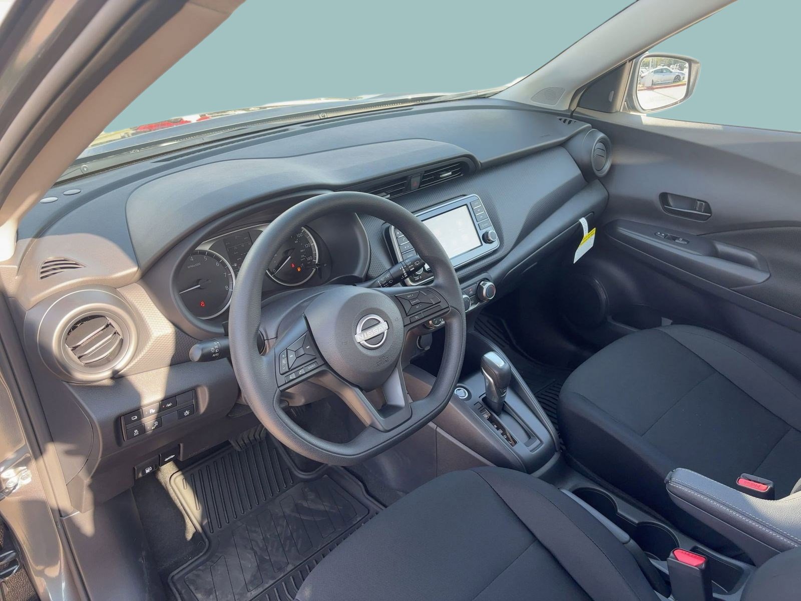 2025 Nissan Kicks Play S photo 4