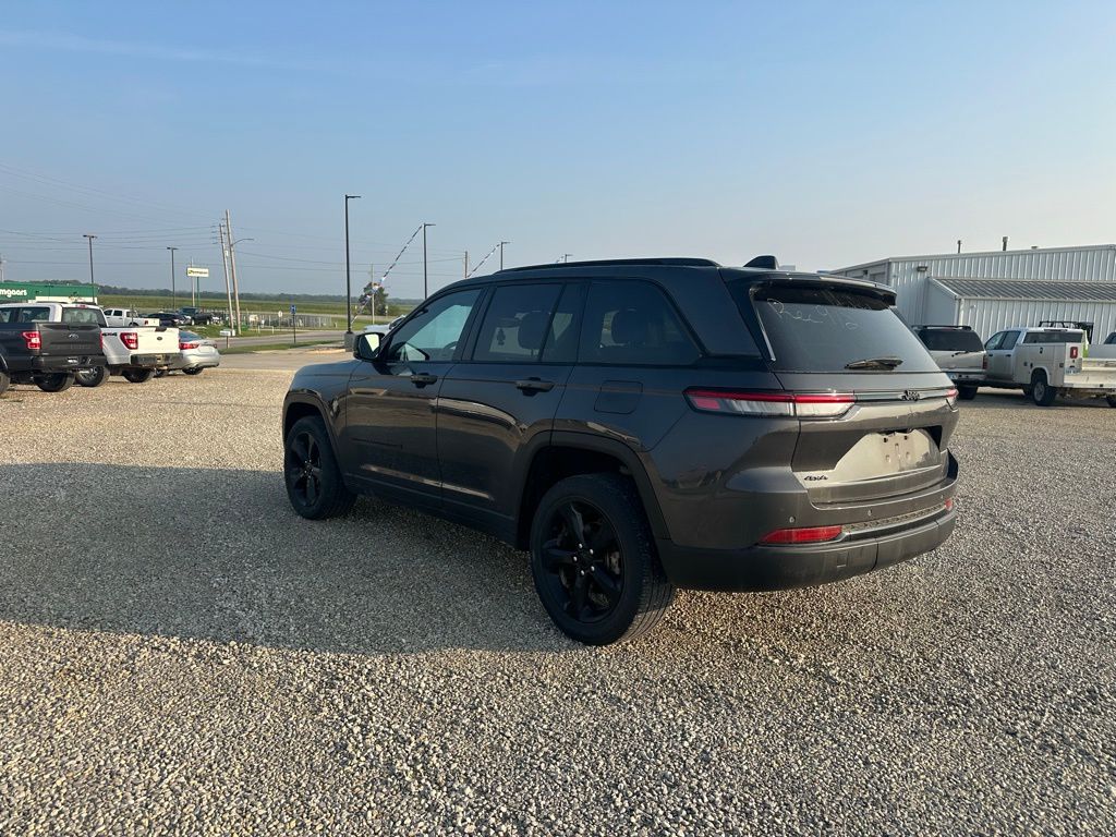 2022 Jeep Grand Cherokee Altitude photo 4