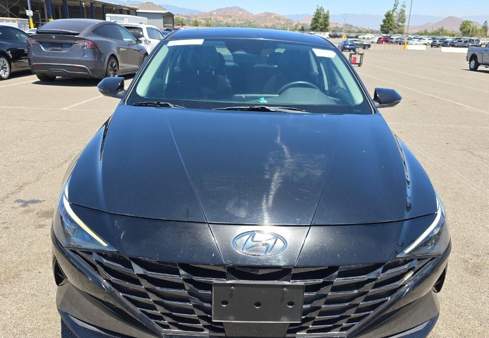 2021 Hyundai Elantra SEL photo 2