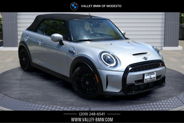 2024 MINI Convertible S's photo