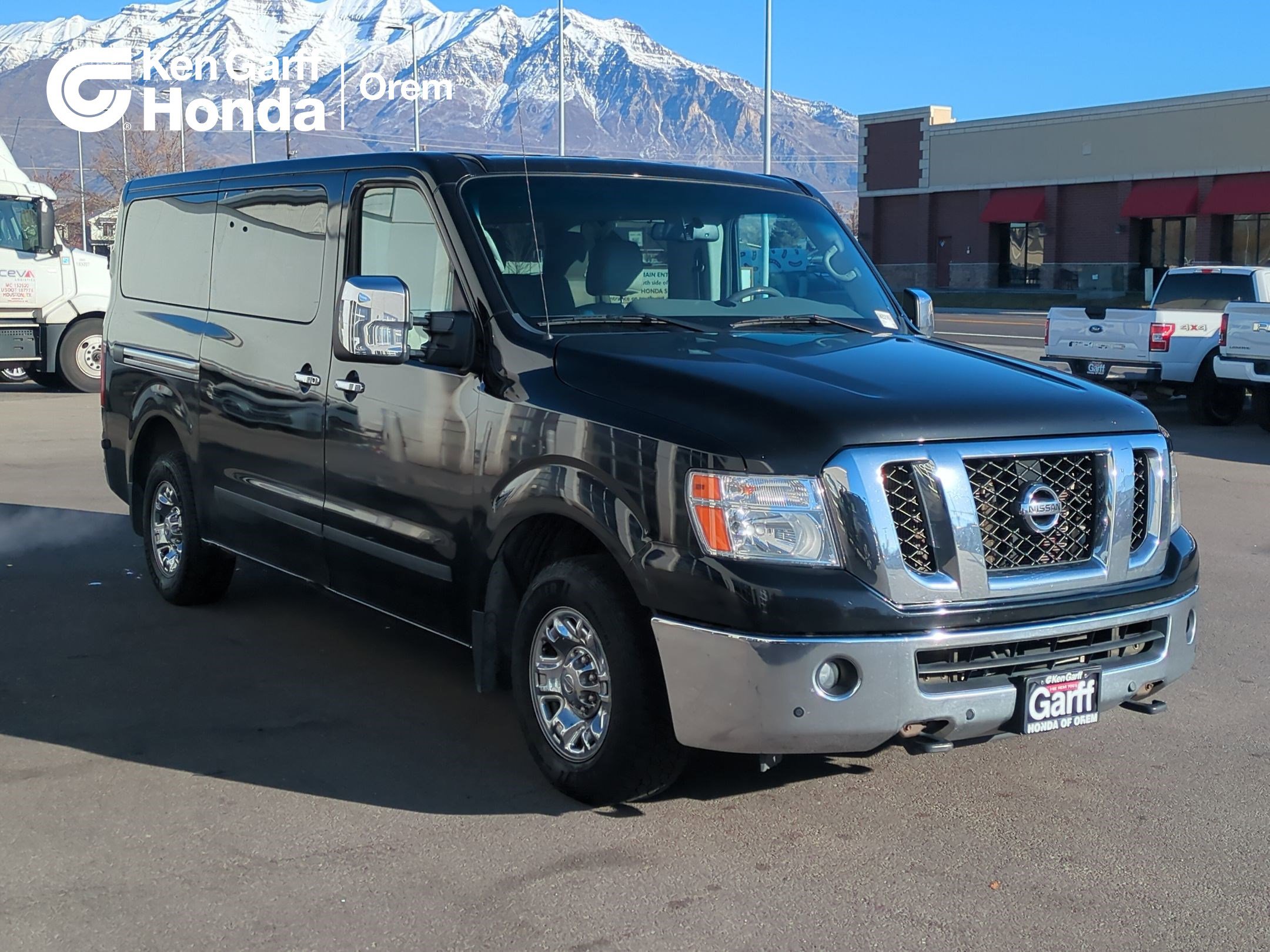 2016 Nissan NV Passenger SL's photo