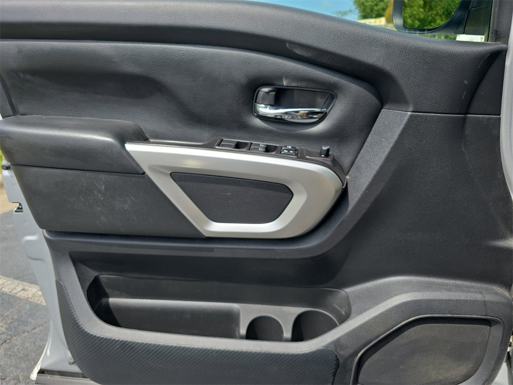2021 Nissan Titan SV photo 25