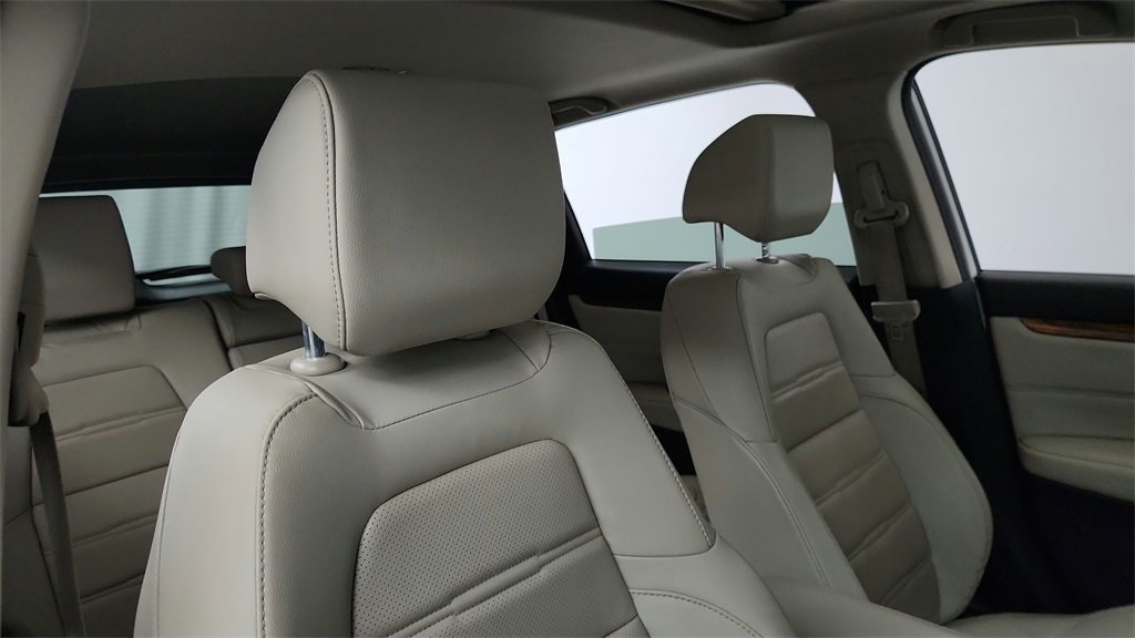 2017 Honda CR-V Touring photo 10