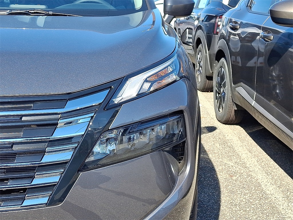 2026 Nissan Rogue SV photo 4