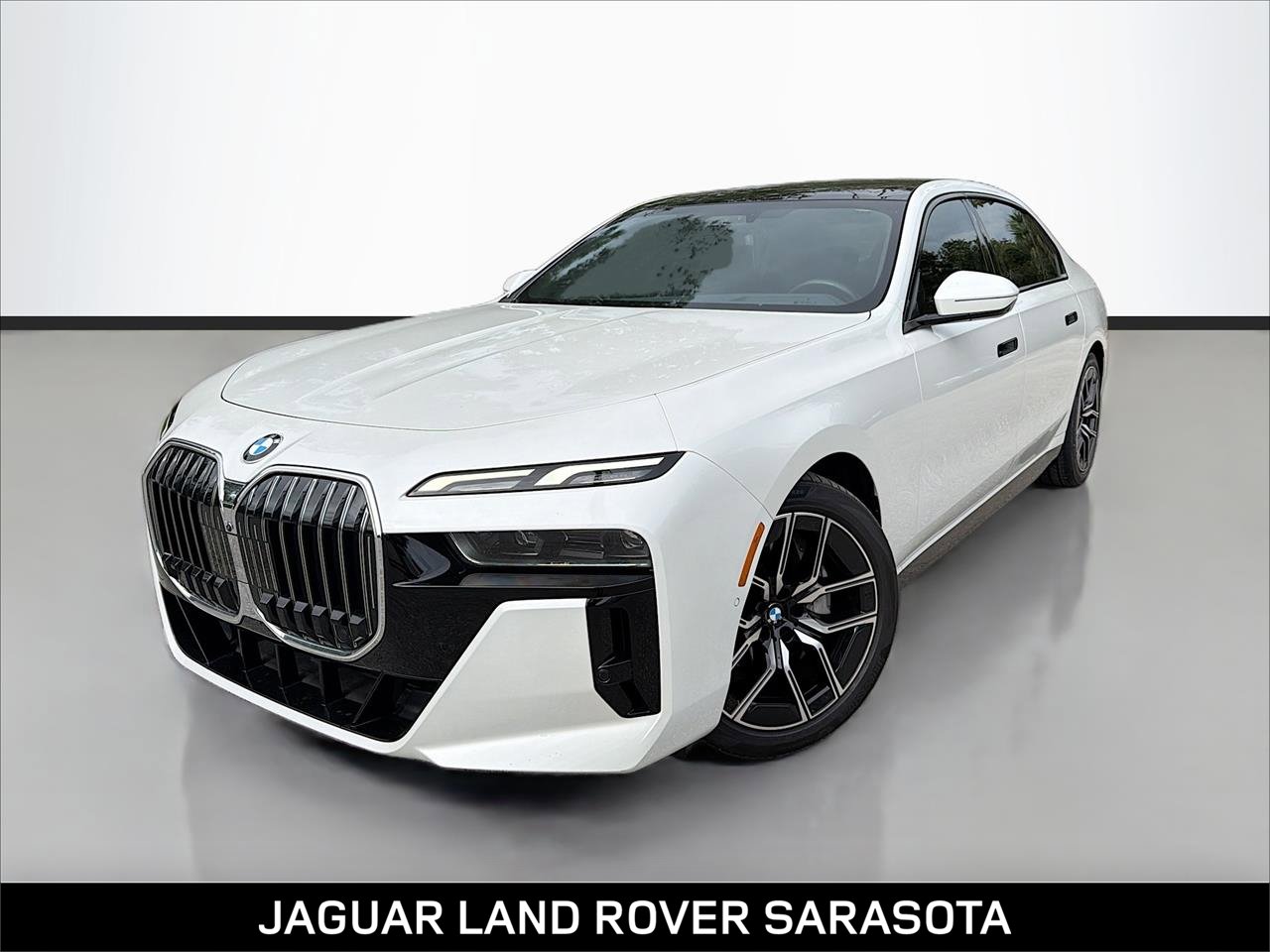 2023 BMW 7 Series 740i's photo