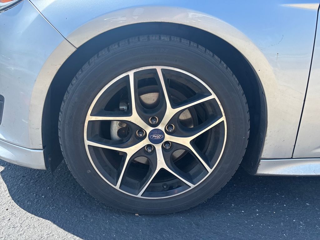 2016 Ford Focus SE photo 9