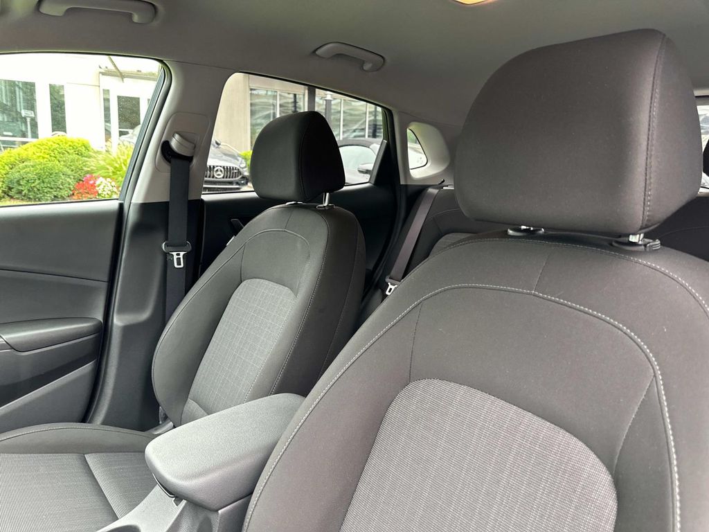 2023 Hyundai Kona SEL photo 35