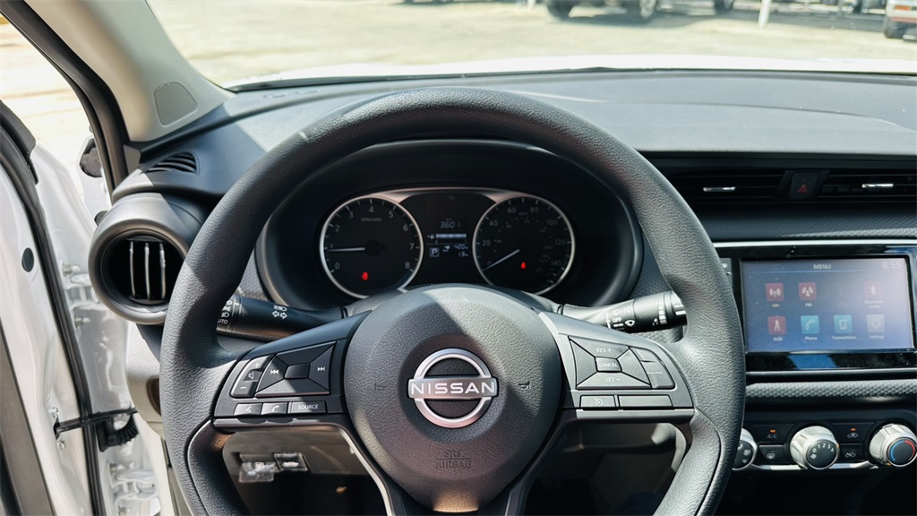 2025 Nissan Kicks Play S photo 14