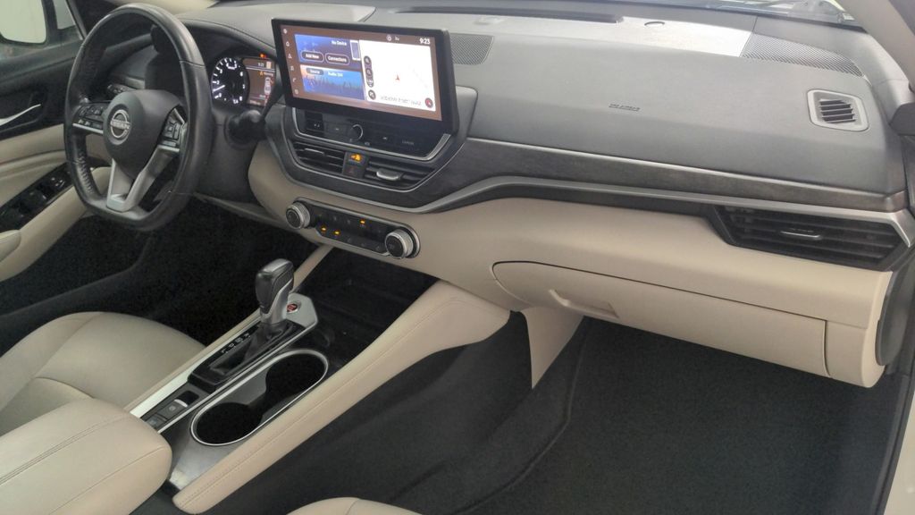 2023 Nissan Altima 2.5 SV photo 25