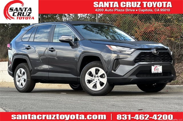 2025 Toyota RAV4 LE's photo