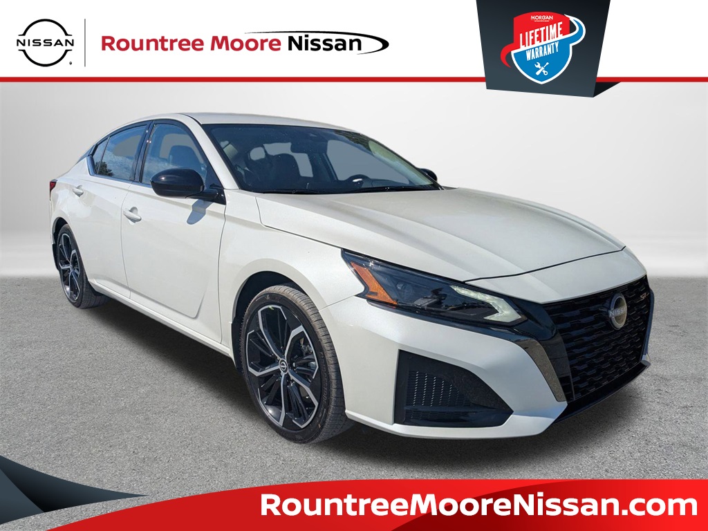 2025 Nissan Altima SR's photo