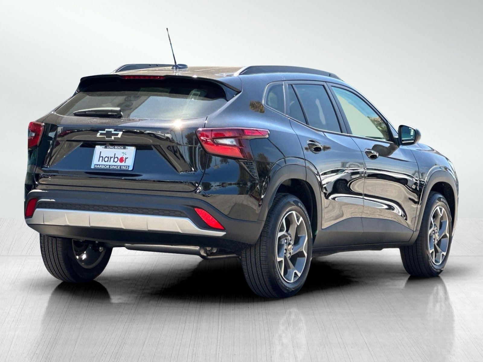 2025 Chevrolet Trax LT photo 2