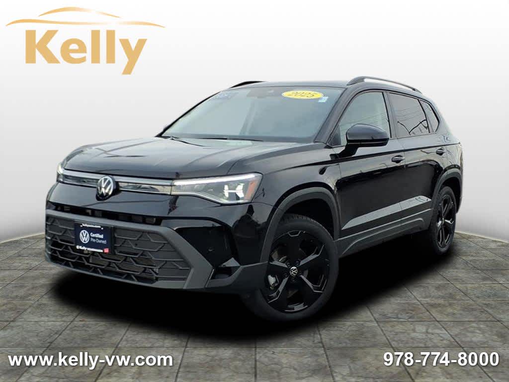 2025 Volkswagen Taos SE Black's photo