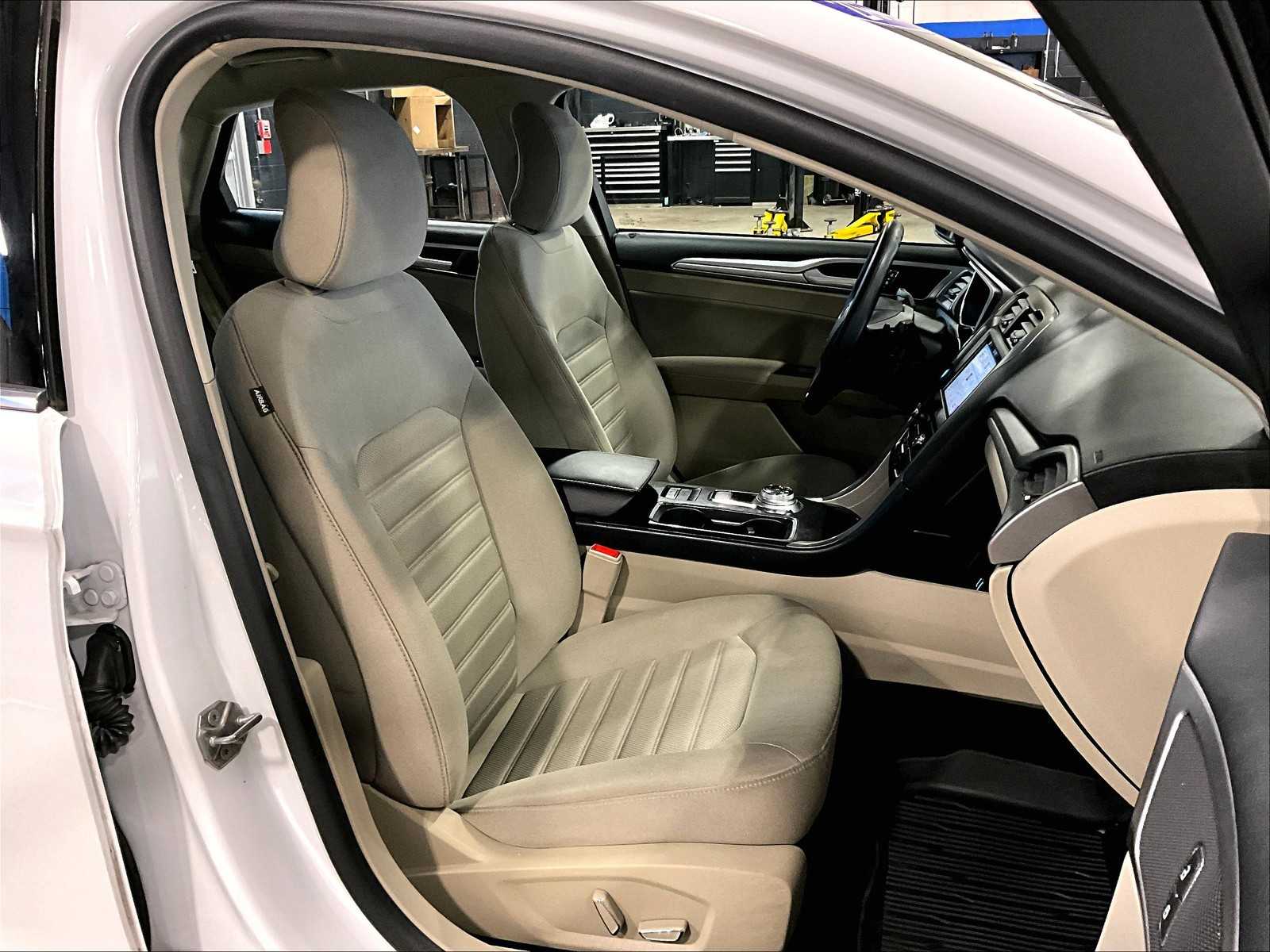 2019 Ford Fusion SE photo 11