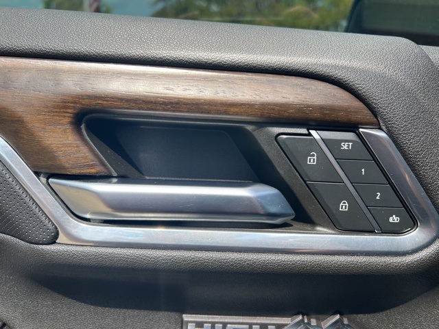 2023 Chevrolet Silverado 1500 High Country photo 22