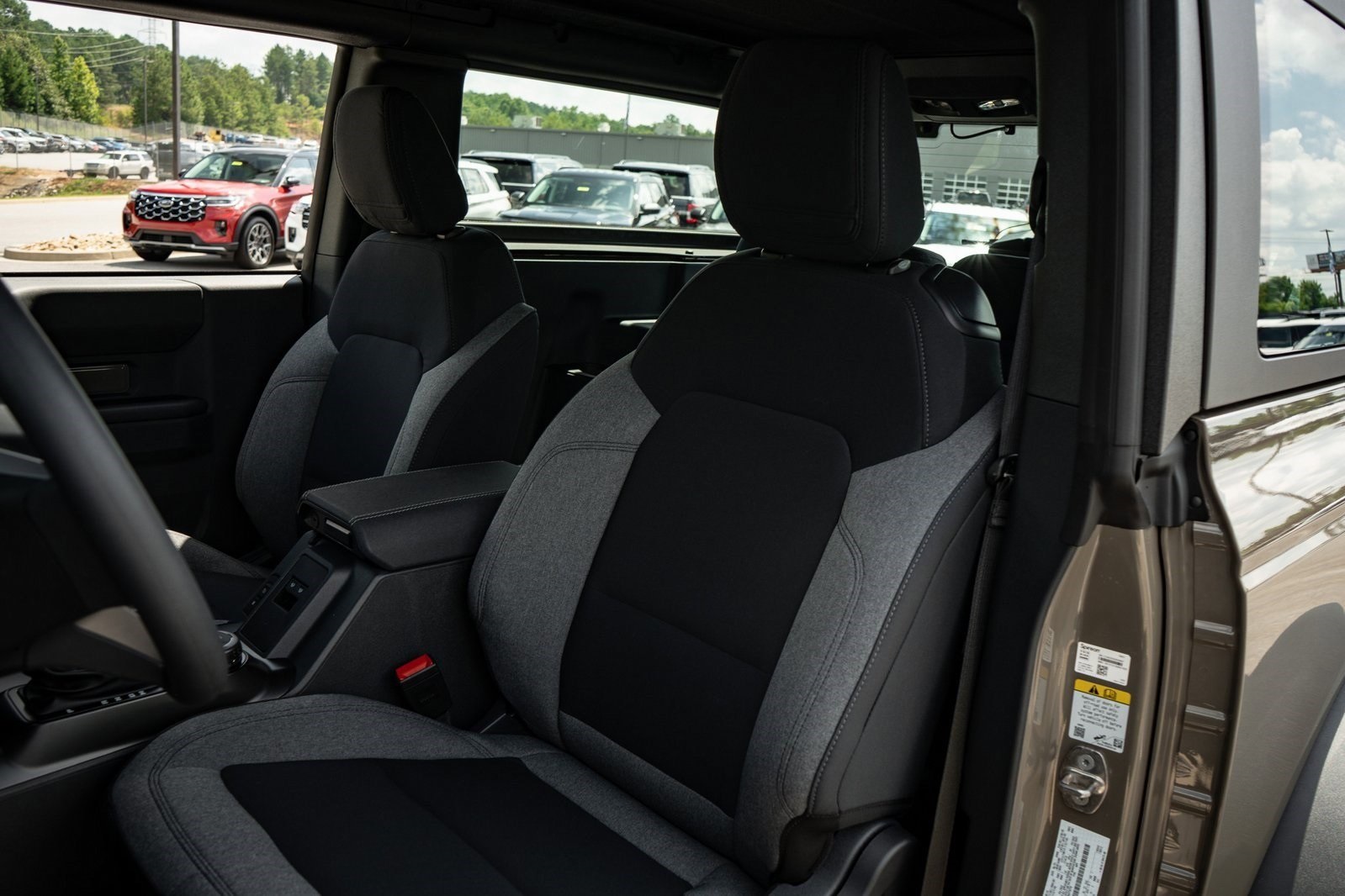2025 Ford Bronco Base photo 13